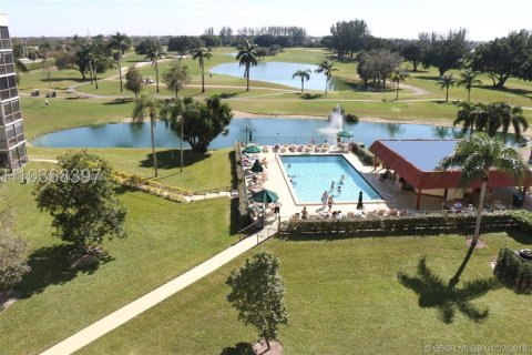 Condominio en venta en Pembroke Pines, Florida, 2 dormitorios, 108.7 m2 № 2170387 - foto 24