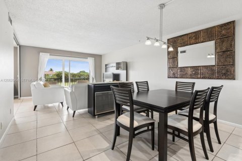 Condominio en venta en Pembroke Pines, Florida, 2 dormitorios, 108.7 m2 № 2170387 - foto 7