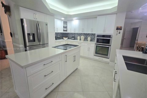 Villa ou maison à vendre à Miami Lakes, Floride: 5 chambres, 349.96 m2 № 2154284 - photo 5