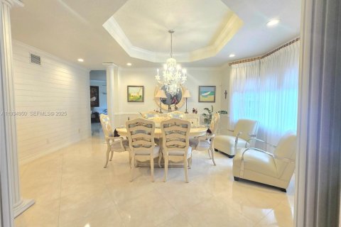 Villa ou maison à vendre à Miami Lakes, Floride: 5 chambres, 349.96 m2 № 2154284 - photo 17