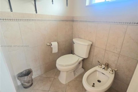Villa ou maison à vendre à Miami Lakes, Floride: 5 chambres, 349.96 m2 № 2154284 - photo 29