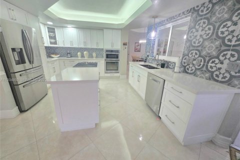 Villa ou maison à vendre à Miami Lakes, Floride: 5 chambres, 349.96 m2 № 2154284 - photo 6