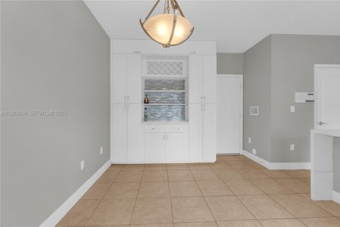 Купить виллу или дом в Майами, Флорида 5 спален, 190.08м2, № 1982666 - фото 16