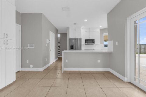 Купить виллу или дом в Майами, Флорида 5 спален, 190.08м2, № 1982666 - фото 15