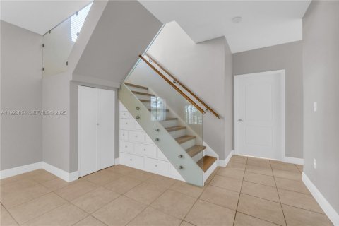 Купить виллу или дом в Майами, Флорида 5 спален, 190.08м2, № 1982666 - фото 8