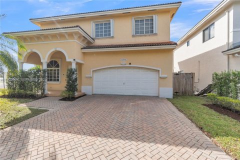 Купить виллу или дом в Майами, Флорида 5 спален, 190.08м2, № 1982666 - фото 4