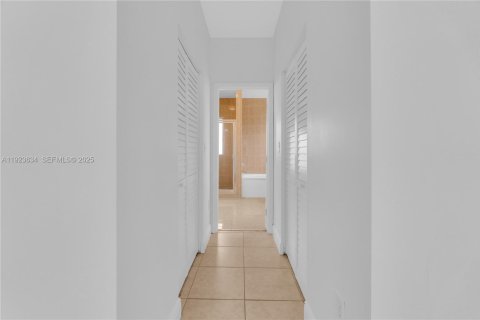 Купить виллу или дом в Майами, Флорида 5 спален, 190.08м2, № 1982666 - фото 22