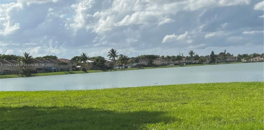 Touwnhouse à Miami, Floride 3 chambres, 122.54 m2 № 1857062