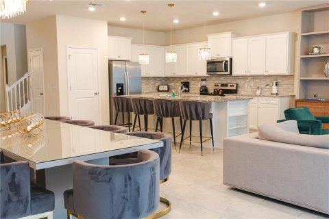House in Davenport, Florida 8 bedrooms, 374.95 sq.m. № 1634780 - photo 5