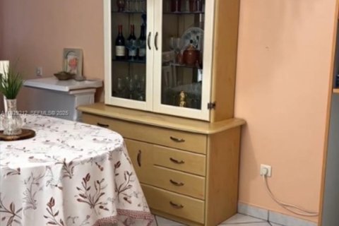 Condo in Hialeah, Florida, 2 bedrooms № 1987568 - photo 5