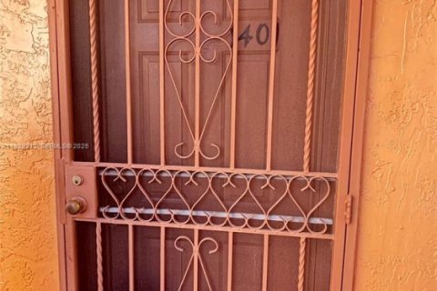 Condo in Hialeah, Florida, 2 bedrooms № 1987568 - photo 8