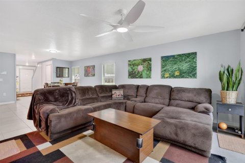 House in Ruskin, Florida 5 bedrooms, 234.3 sq.m. № 2147848 - photo 23