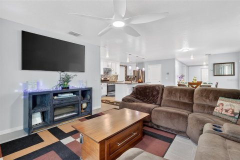 House in Ruskin, Florida 5 bedrooms, 234.3 sq.m. № 2147848 - photo 24