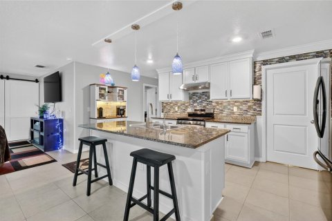 House in Ruskin, Florida 5 bedrooms, 234.3 sq.m. № 2147848 - photo 17