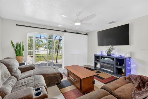 House in Ruskin, Florida 5 bedrooms, 234.3 sq.m. № 2147848 - photo 22