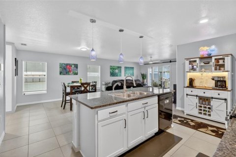House in Ruskin, Florida 5 bedrooms, 234.3 sq.m. № 2147848 - photo 19