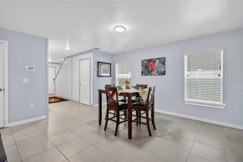 House in Ruskin, Florida 5 bedrooms, 234.3 sq.m. № 2147848 - photo 13