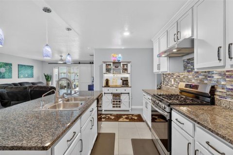 House in Ruskin, Florida 5 bedrooms, 234.3 sq.m. № 2147848 - photo 18