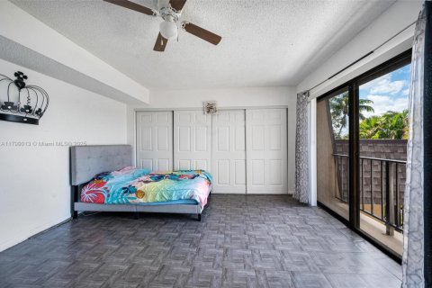 Townhouse in Palm Springs, Florida 3 bedrooms, 139.35 sq.m. № 1712611 - photo 19