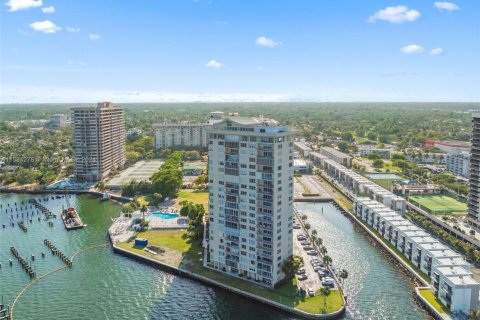 Condo in Miami, Florida, 2 bedrooms  № 1170693 - photo 22