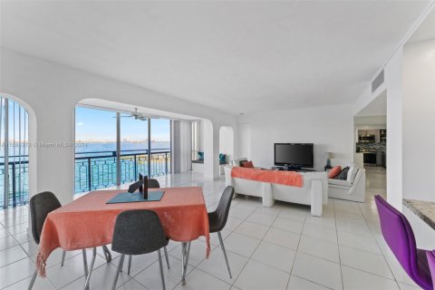 Condo in Miami, Florida, 2 bedrooms  № 1170693 - photo 8