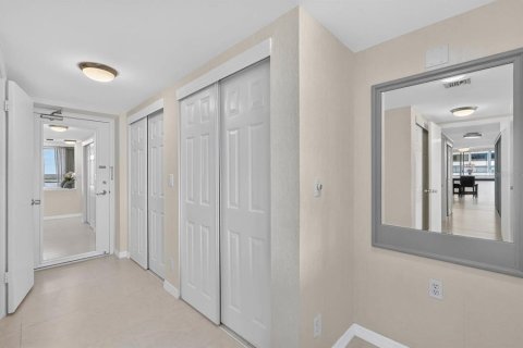 Condo in Daytona Beach, Florida, 2 bedrooms № 2216740 - photo 21