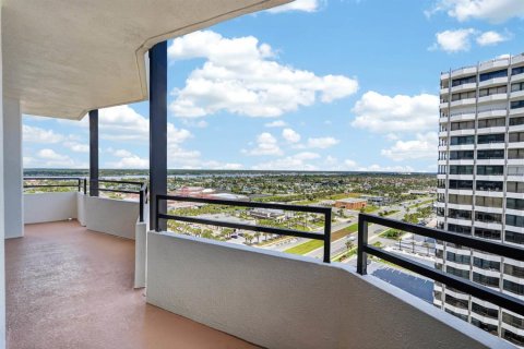 Condo in Daytona Beach, Florida, 2 bedrooms № 2216740 - photo 29