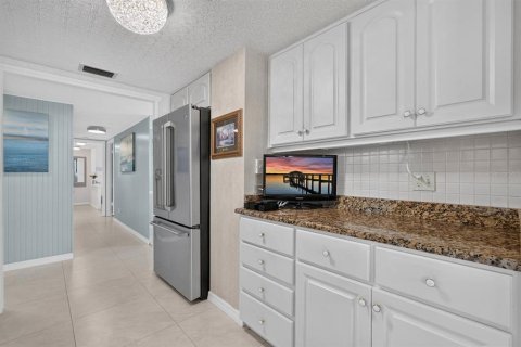 Condo in Daytona Beach, Florida, 2 bedrooms № 2216740 - photo 15
