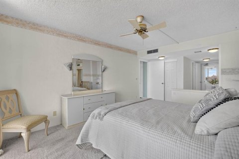Condo in Daytona Beach, Florida, 2 bedrooms № 2216740 - photo 20