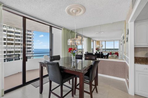 Condo in Daytona Beach, Florida, 2 bedrooms № 2216740 - photo 17
