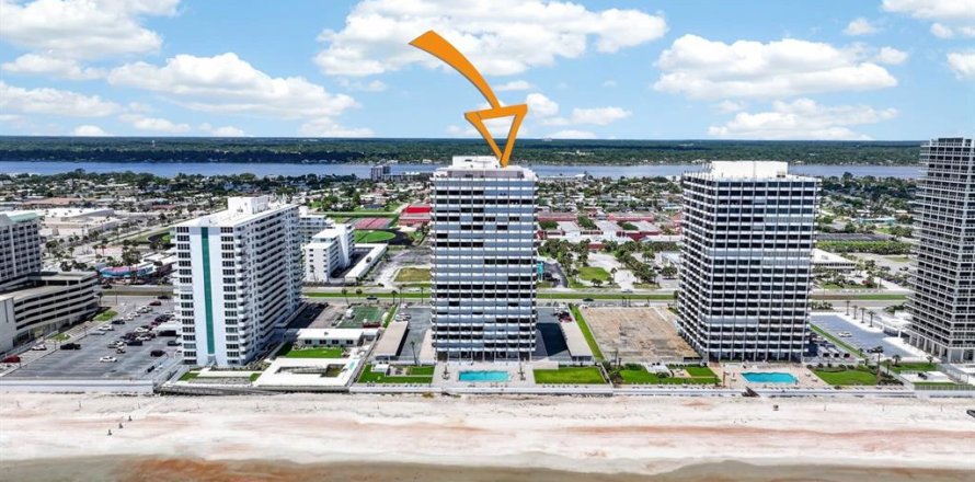 Condo in Daytona Beach, Florida, 2 bedrooms № 2216740