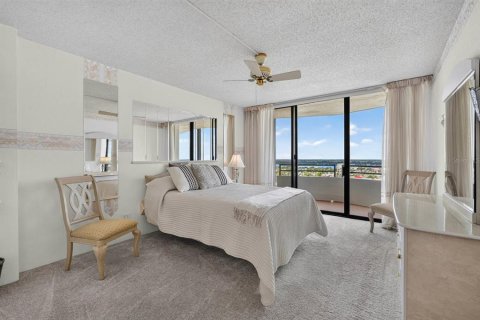 Condo in Daytona Beach, Florida, 2 bedrooms № 2216740 - photo 19