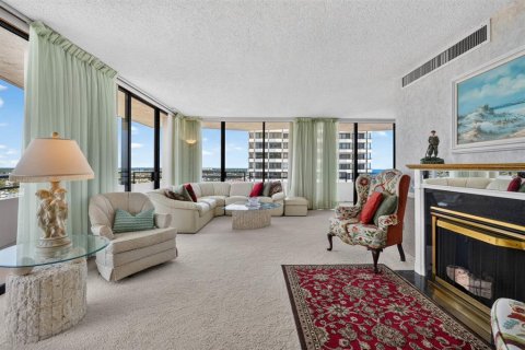Condo in Daytona Beach, Florida, 2 bedrooms № 2216740 - photo 9