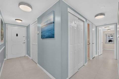 Condo in Daytona Beach, Florida, 2 bedrooms № 2216740 - photo 7
