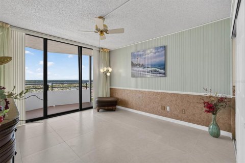 Condo in Daytona Beach, Florida, 2 bedrooms № 2216740 - photo 24