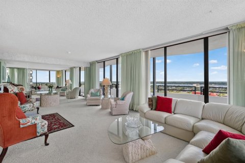Condo in Daytona Beach, Florida, 2 bedrooms № 2216740 - photo 12