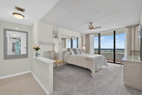 Condo in Daytona Beach, Florida, 2 bedrooms № 2216740 - photo 18