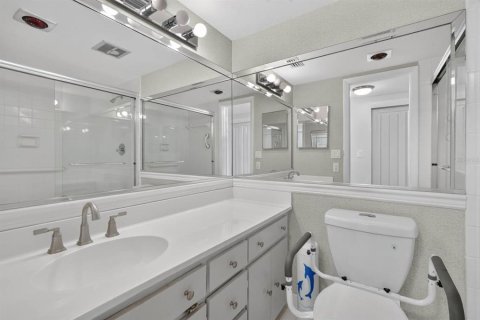 Condo in Daytona Beach, Florida, 2 bedrooms № 2216740 - photo 23