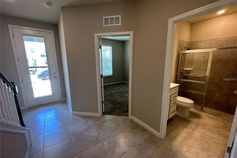 Touwnhouse à louer à Orlando, Floride: 4 chambres, 172.89 m2 № 1835992 - photo 2