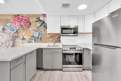 Condominio en venta en Miami Beach, Florida, 2 dormitorios, 84.54 m2 № 2193249 - foto 16