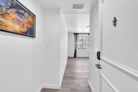 Condominio en venta en Miami Beach, Florida, 2 dormitorios, 84.54 m2 № 2193249 - foto 2
