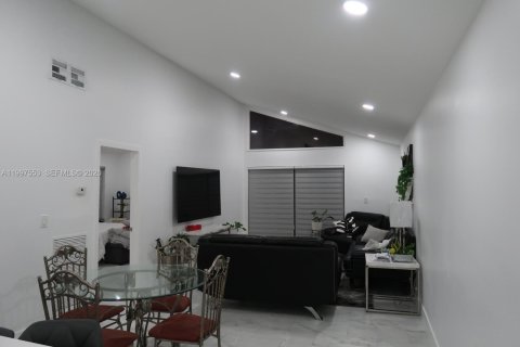 Villa ou maison à vendre à Plantation, Floride: 3 chambres, 126.25 m2 № 2064391 - photo 3