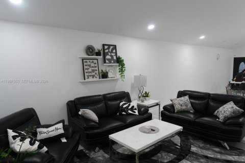 Villa ou maison à vendre à Plantation, Floride: 3 chambres, 126.25 m2 № 2064391 - photo 2