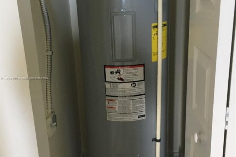 Condominio en alquiler en Doral, Florida, 3 dormitorios, 140.93 m2 № 1840920 - foto 18