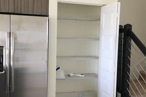 Condominio en alquiler en Doral, Florida, 3 dormitorios, 140.93 m2 № 1840920 - foto 5