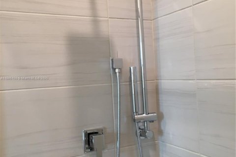 Condominio en alquiler en Doral, Florida, 3 dormitorios, 140.93 m2 № 1840920 - foto 16