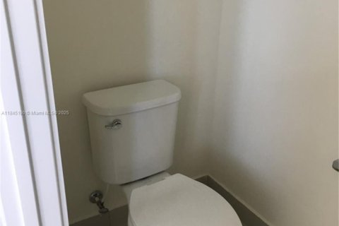 Condominio en alquiler en Doral, Florida, 3 dormitorios, 140.93 m2 № 1840920 - foto 12