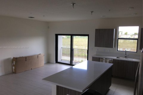 Condominio en alquiler en Doral, Florida, 3 dormitorios, 140.93 m2 № 1840920 - foto 4