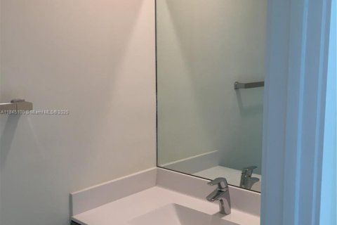 Condominio en alquiler en Doral, Florida, 3 dormitorios, 140.93 m2 № 1840920 - foto 11