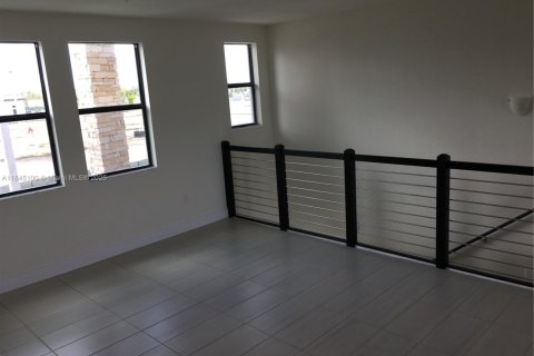 Condominio en alquiler en Doral, Florida, 3 dormitorios, 140.93 m2 № 1840920 - foto 8